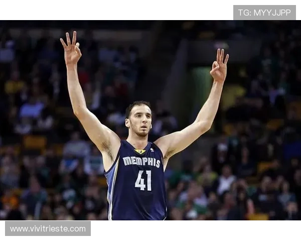 沃克传中能力近期表现稳健，右路进攻贡献持续提升