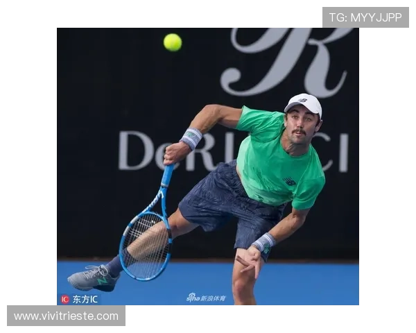 乔丹·汤普森这生活真不一般，训练完还开豪车去逛街，普通人想象不到啊